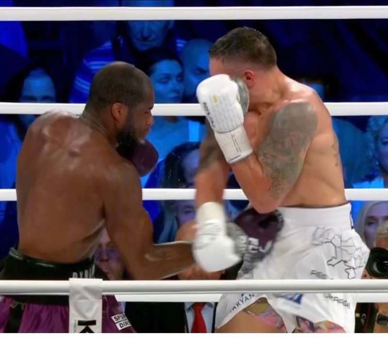 Usyk vs Dubois low blow